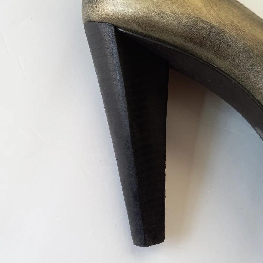 Vera Wang Lavender Label Peep Toe Metallic Pumps